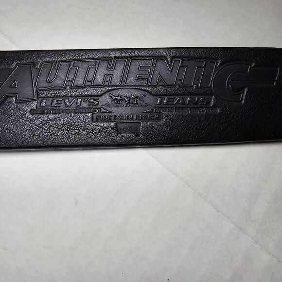 Levis Full Grain Leather Belt 32 Embossed Brass Buckle Black Workwear Unisex - Picture 2 of 8